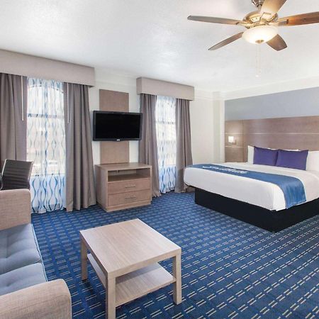 Days Inn & Suites By Wyndham Webster Nasa-Clearlake-Houston Exterior foto