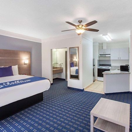Days Inn & Suites By Wyndham Webster Nasa-Clearlake-Houston Exterior foto