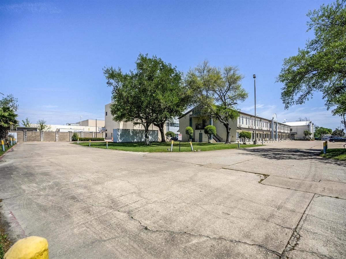 Days Inn & Suites By Wyndham Webster Nasa-Clearlake-Houston Exterior foto