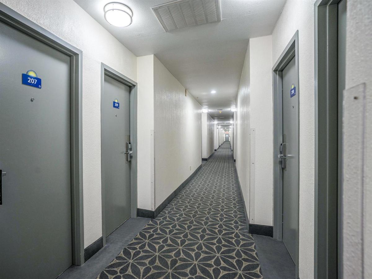 Days Inn & Suites By Wyndham Webster Nasa-Clearlake-Houston Exterior foto