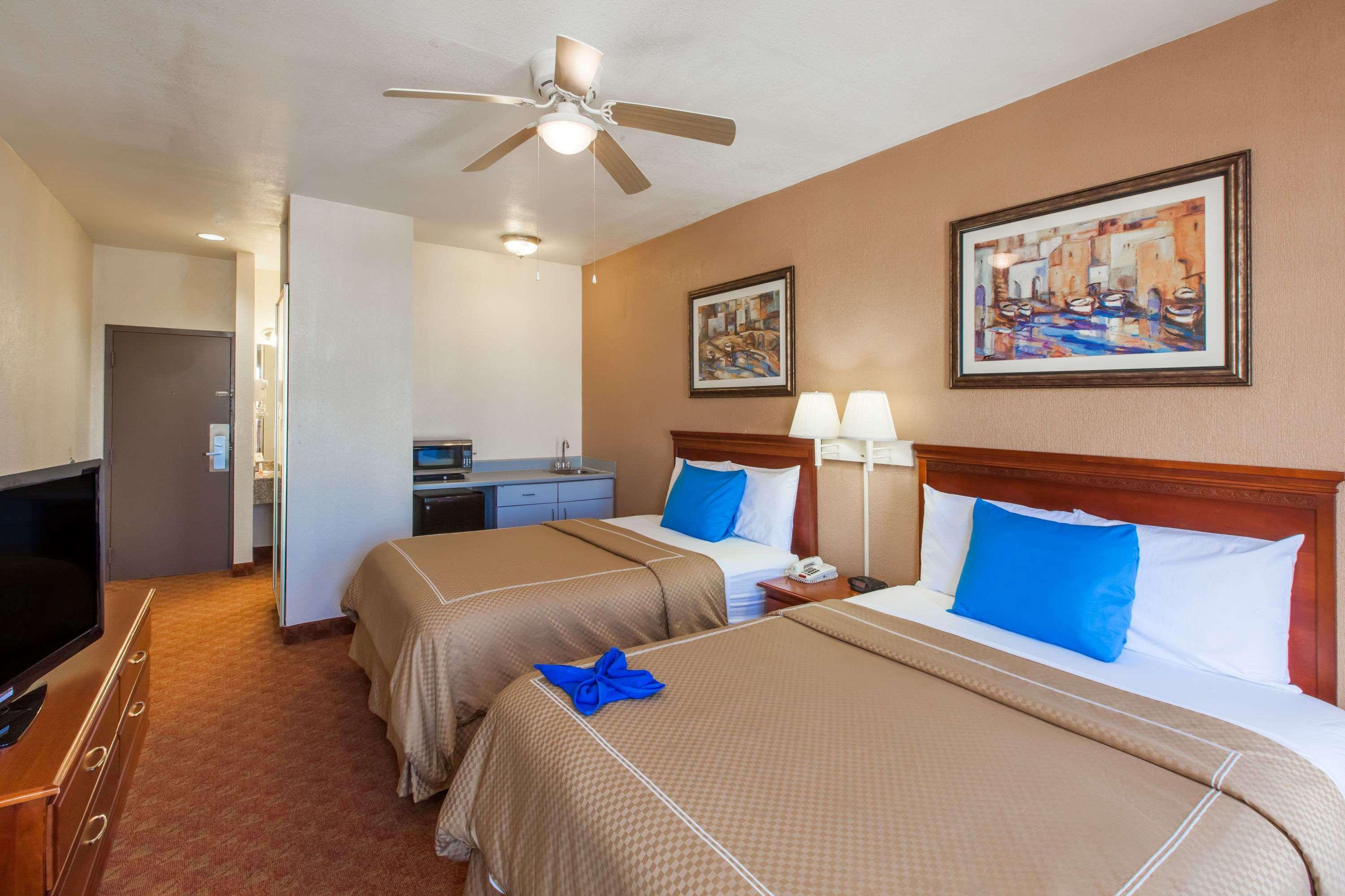 Days Inn & Suites By Wyndham Webster Nasa-Clearlake-Houston Exterior foto