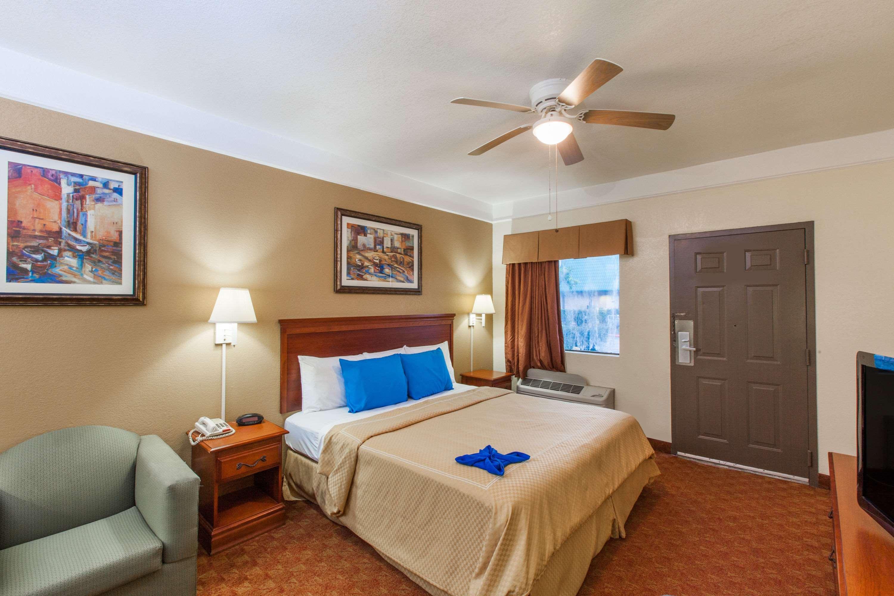 Days Inn & Suites By Wyndham Webster Nasa-Clearlake-Houston Exterior foto