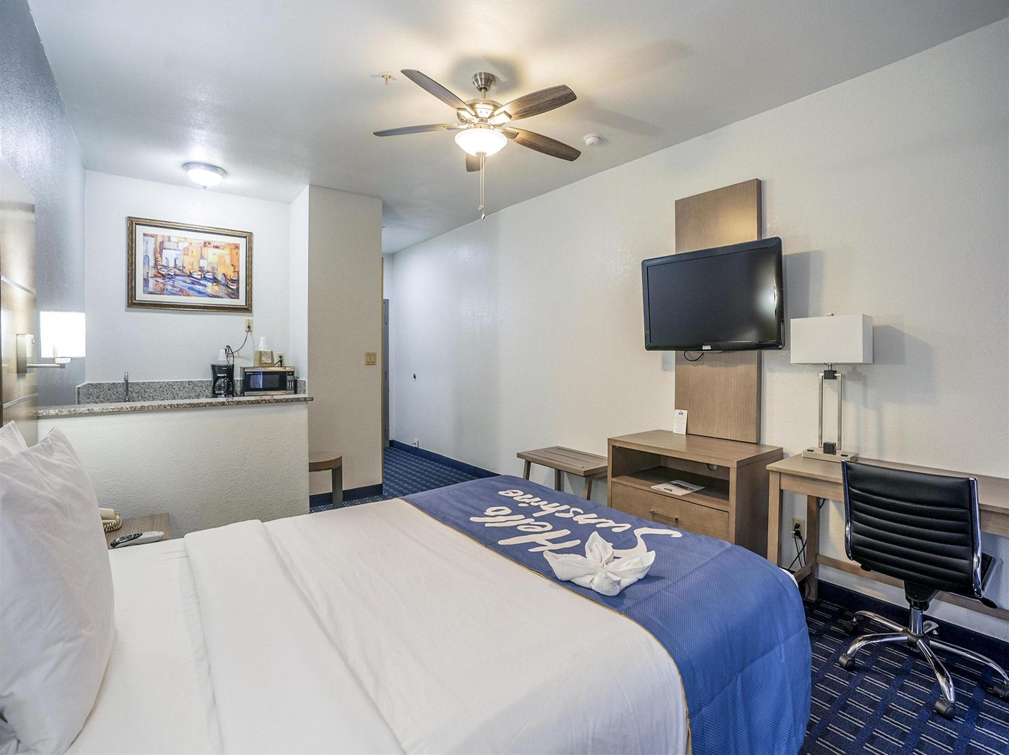 Days Inn & Suites By Wyndham Webster Nasa-Clearlake-Houston Exterior foto