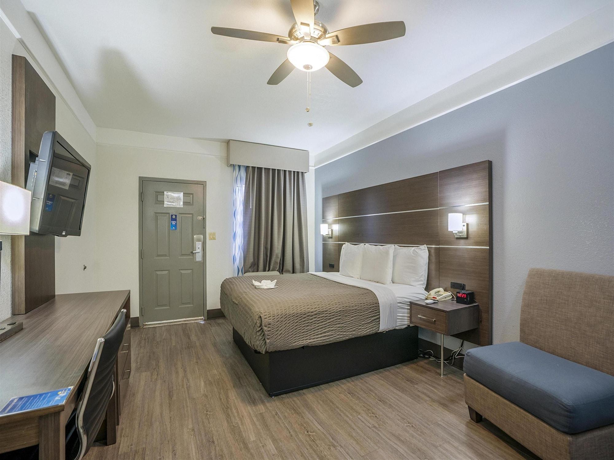 Days Inn & Suites By Wyndham Webster Nasa-Clearlake-Houston Exterior foto